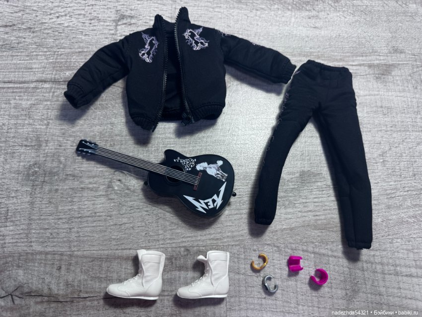 Частичный аутфит Кена Райана Гослинга из сета "Сцена у костра" по фильму "Барби"