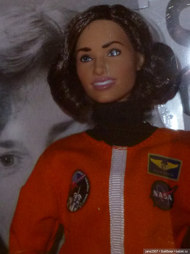 Коллекционная кукла Барби Barbie Ellen Ochoa NRFB (фото 5)