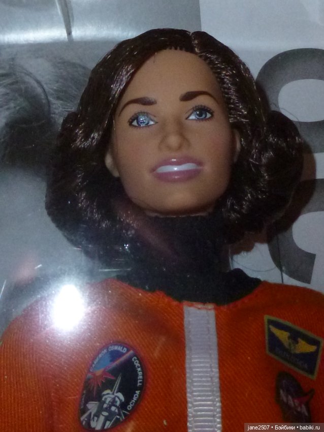 Коллекционная кукла Барби Barbie Ellen Ochoa NRFB (фото 8)