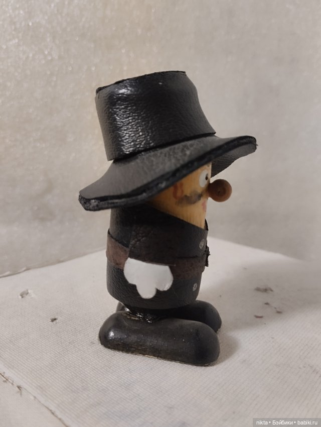 Деревянная игрушка СССР Мужичок в шляпе Трубочист (фото 2)