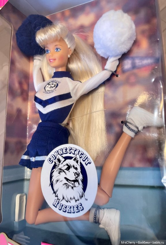 Девочка чирлидер / Connecticut Huskies Barbie Cheerleader (фото 6)