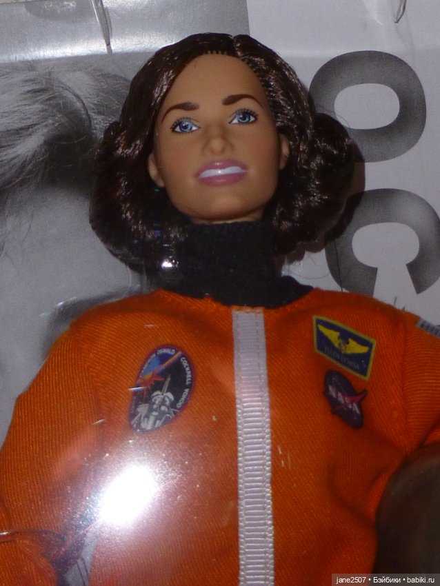 Коллекционная кукла Барби Barbie Ellen Ochoa NRFB (фото 4)