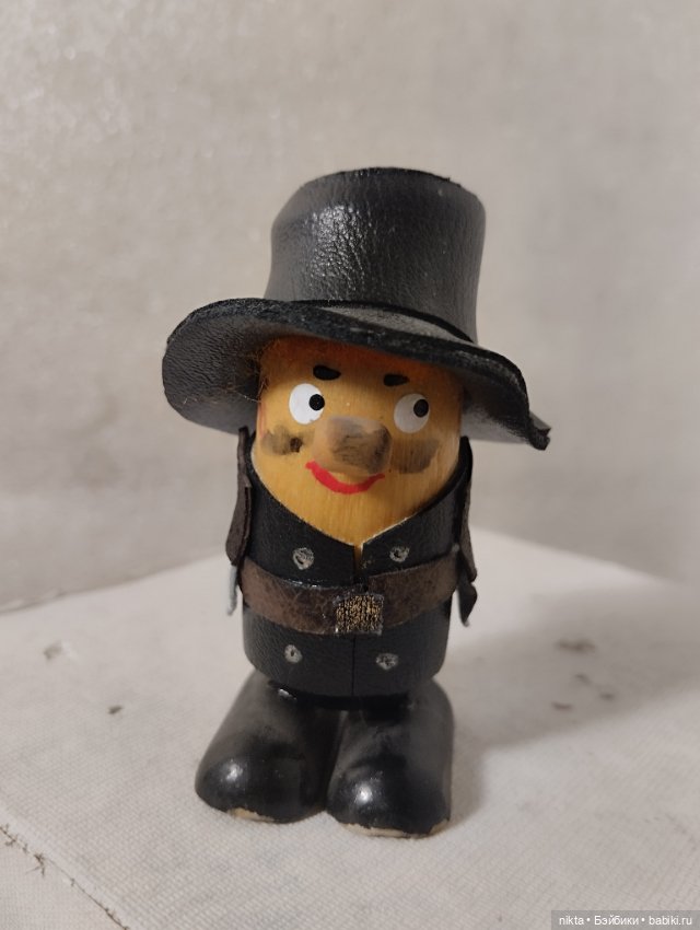 Деревянная игрушка СССР Мужичок в шляпе Трубочист