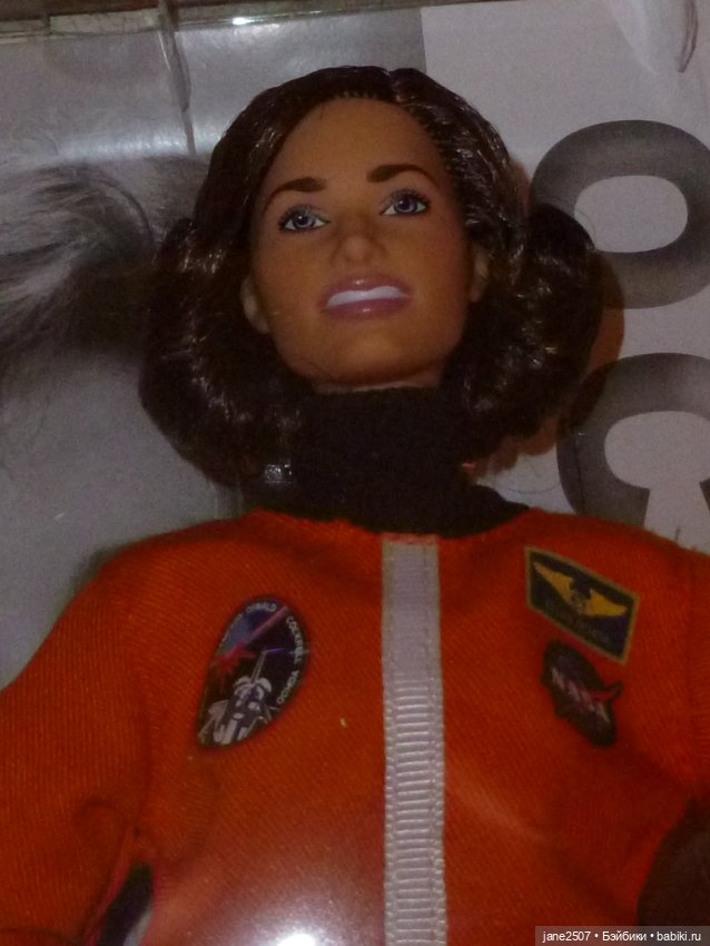 Коллекционная кукла Барби Barbie Ellen Ochoa NRFB (фото 9)