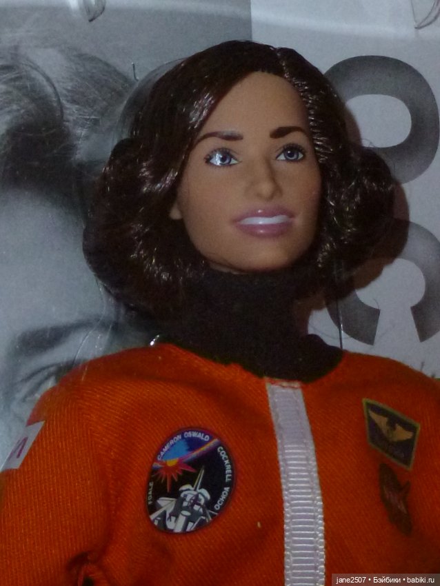 Коллекционная кукла Барби Barbie Ellen Ochoa NRFB (фото 6)