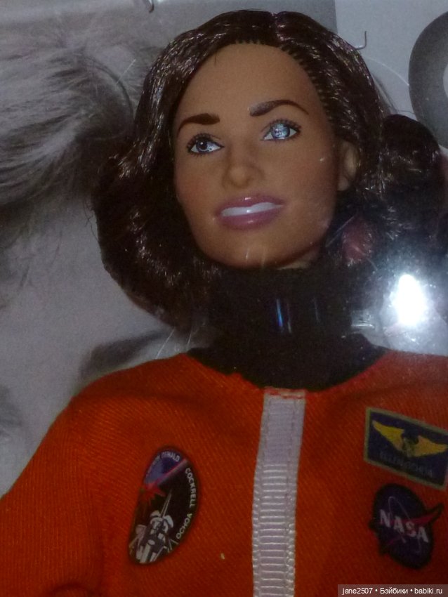 Коллекционная кукла Барби Barbie Ellen Ochoa NRFB (фото 7)