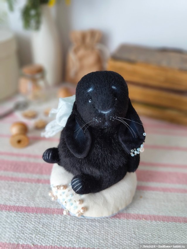 Черный кролик — Авторские игрушки (фото 3)
