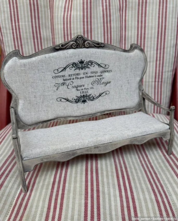 Диванчик для кукол — Кукольная мебель