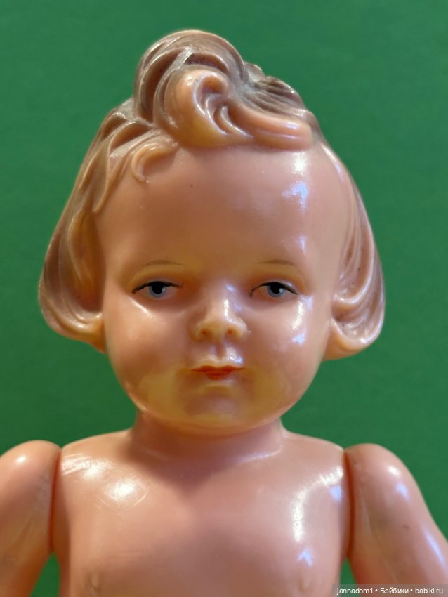 Голубоглазая куколка Мигешка Milon Gehler с рельефными волосами, высота 22 см (фото 6)