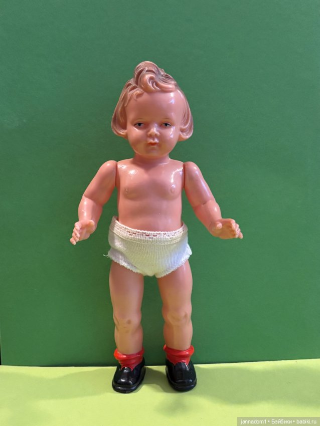 Голубоглазая куколка Мигешка Milon Gehler с рельефными волосами, высота 22 см