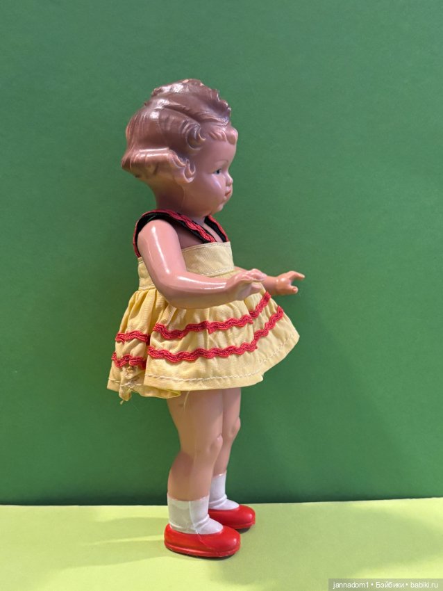 Очаровательная куколка Мигешка Milon Gehler в желтом платье, высота 18 см (фото 5)