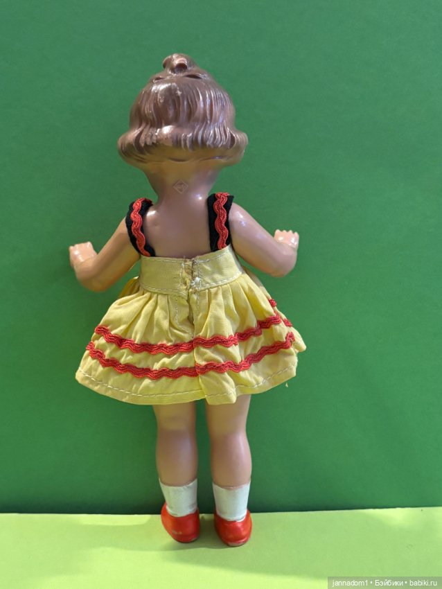 Очаровательная куколка Мигешка Milon Gehler в желтом платье, высота 18 см (фото 4)