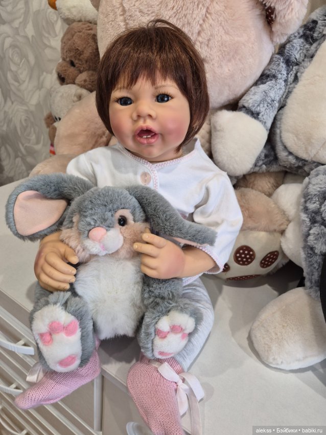 Коллекционная виниловая кукла