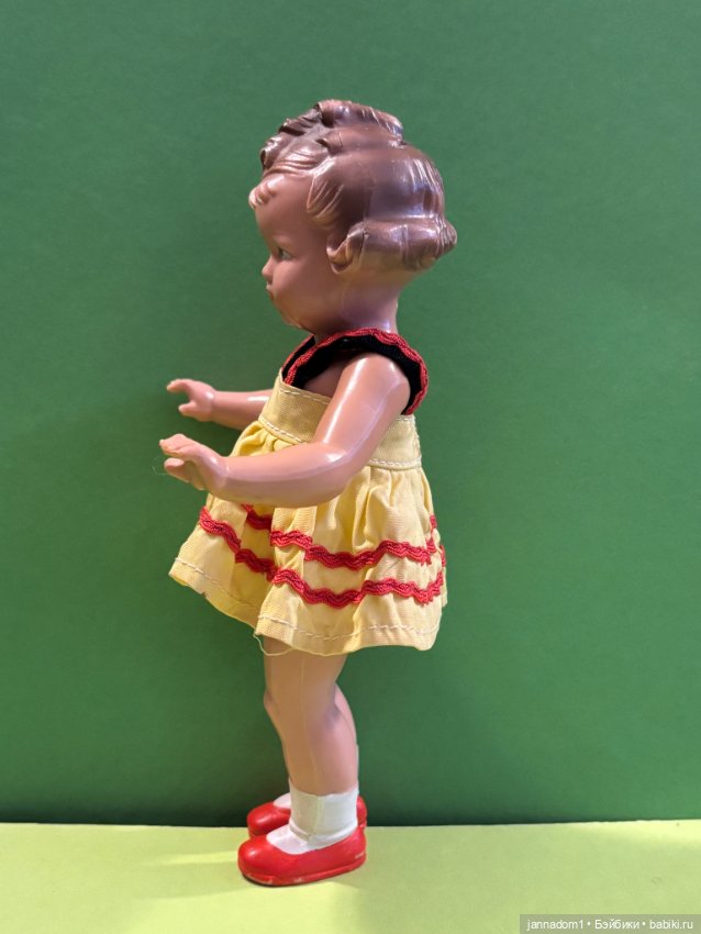 Очаровательная куколка Мигешка Milon Gehler в желтом платье, высота 18 см (фото 3)