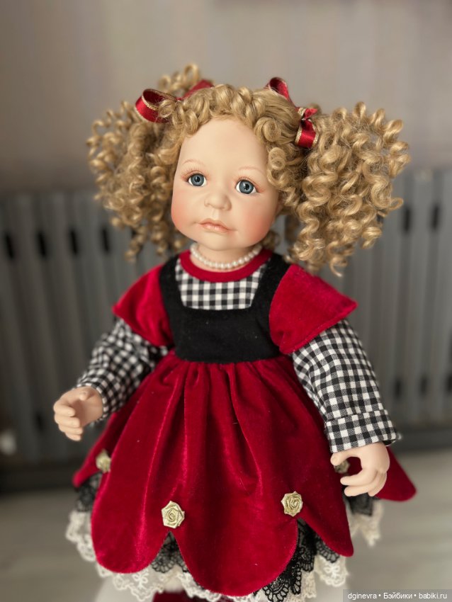 Кукла фарфоровая Oncrown Collection