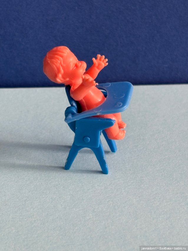 Редкий пупсик со стульчиком, девочка, родом из ГДР, СССР, высота 3 см (фото 5)