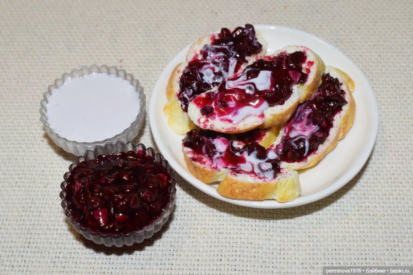 Батон с вареньем и сметаной. Миниатюра 1 к 4 (фото 2)