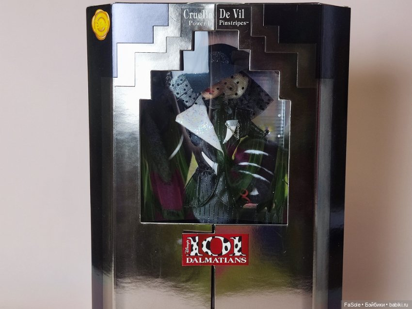 Барби Круэлла де Виль в черном костюме (фото 4)