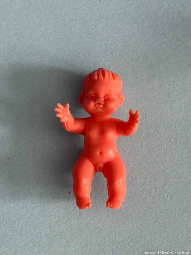 Редкий пупсик со стульчиком, девочка, родом из ГДР, СССР, высота 3 см (фото 2)