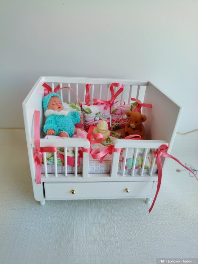 Кроватка для пупсиков — Домики для кукол