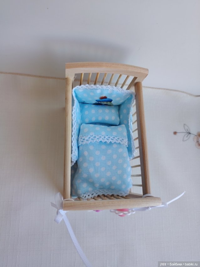 Кроватка для пупсиков — Домики для кукол