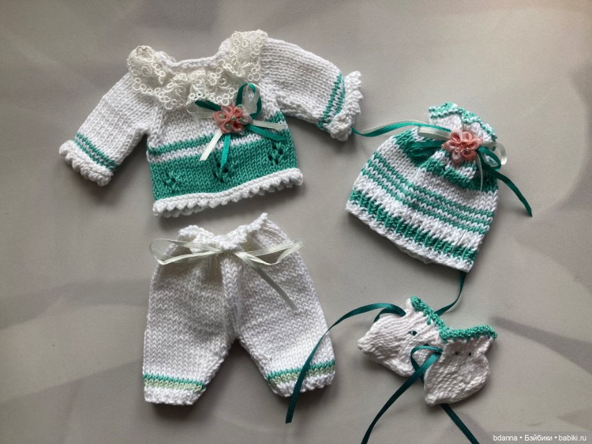 Вязанные комплекты на кукол (фото 2)