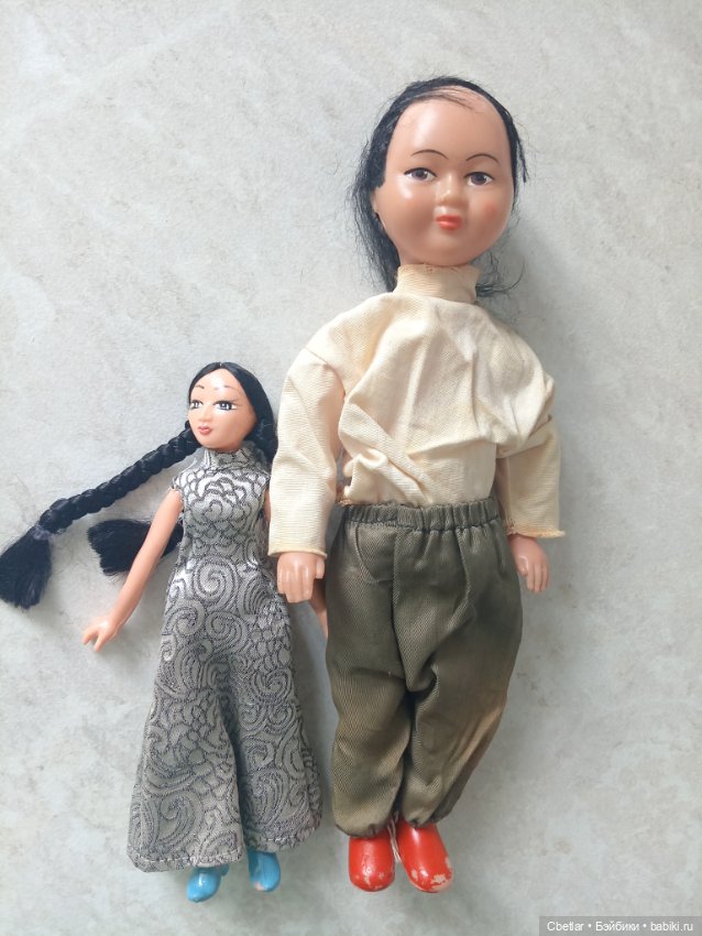 Лот кукол в Национальных костюмах