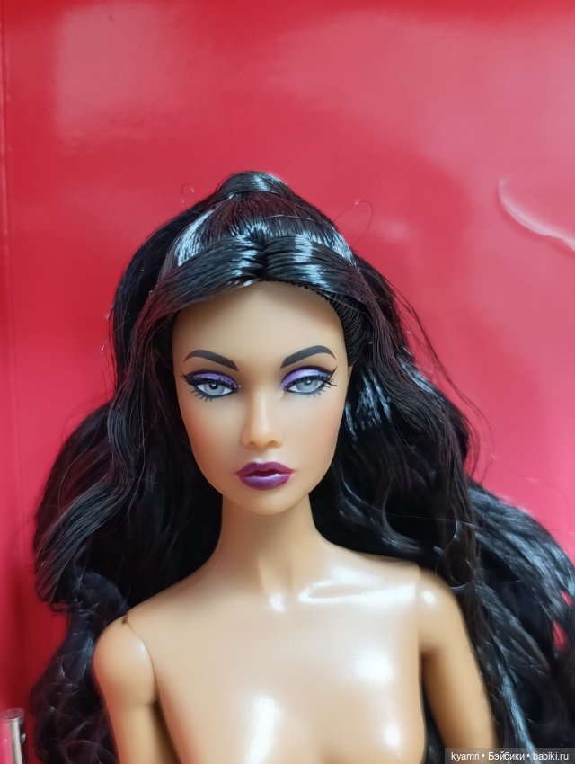 Poppy Parker return to misty hollows в родном аутфите (фото 2)