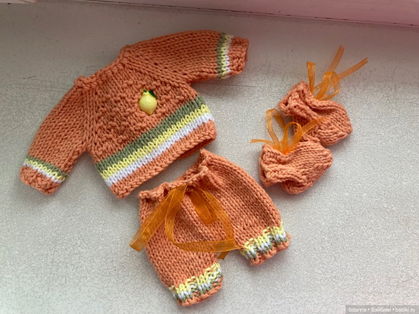 Вязанные комплекты на кукол (фото 4)