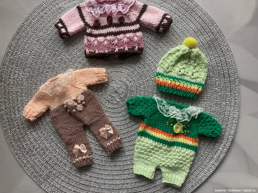 Вязанные комплекты на кукол