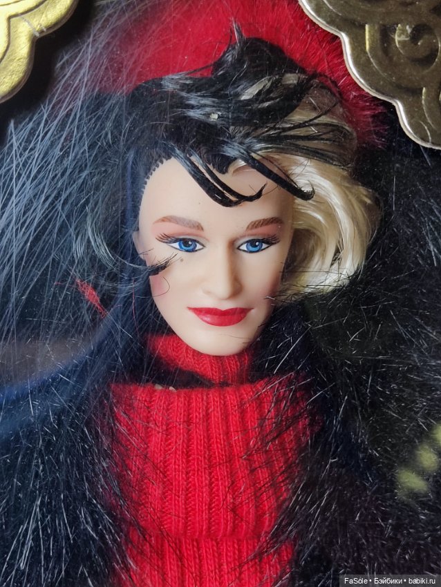 Барби Круэлла де Виль в красном костюме (фото 3)