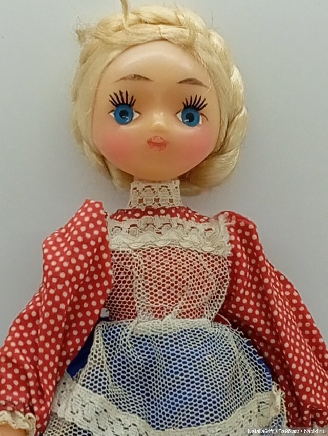 Советская кукла в костюме Курской губерни в оригинальном костюме фабрики «8 Марта»