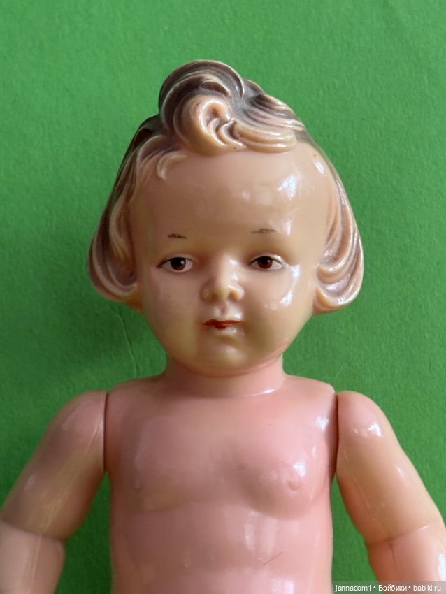 Куколка Milon Gehler с рельефными волосами, высота 22 см (фото 2)