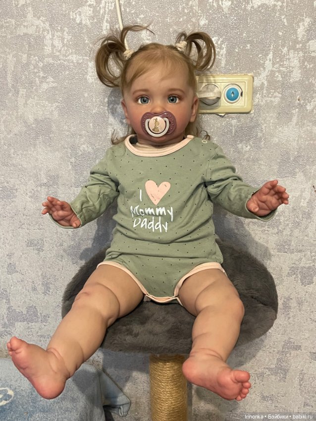 Сегодня 23000 Очаровательная девочка