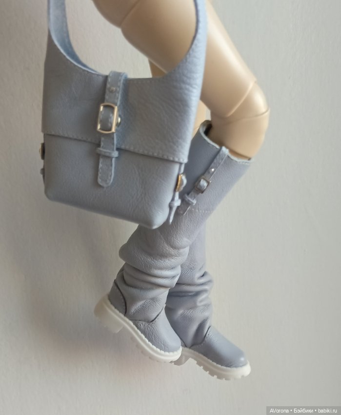 Комплект из натуральной кожи пастельного голубого цвета (фото 8)