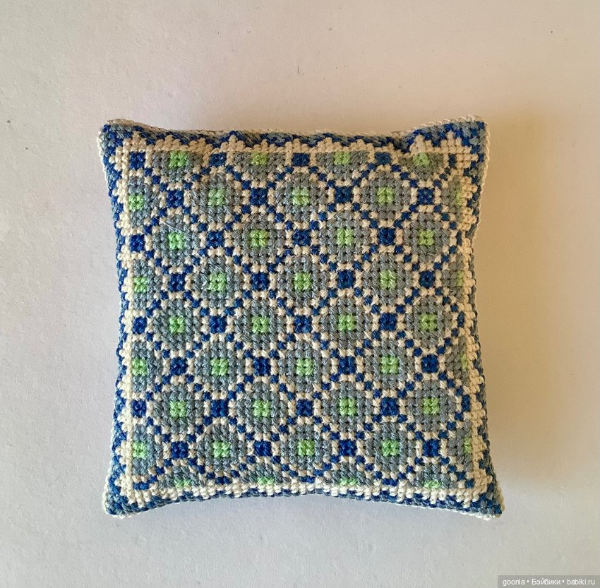 Интерьерная подушка для кукол от 40см