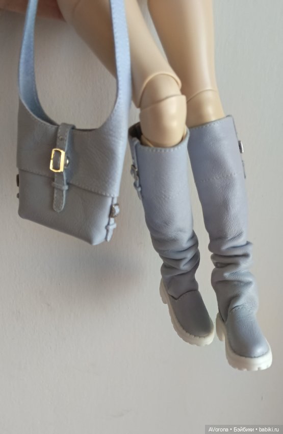 Комплект из натуральной кожи пастельного голубого цвета (фото 3)