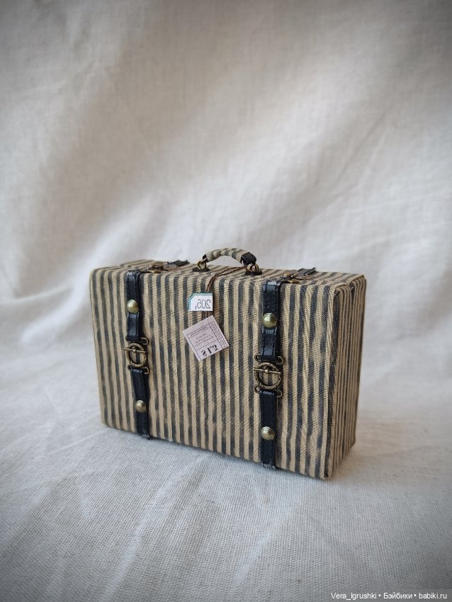 Чемодан для кукол — Шляпы