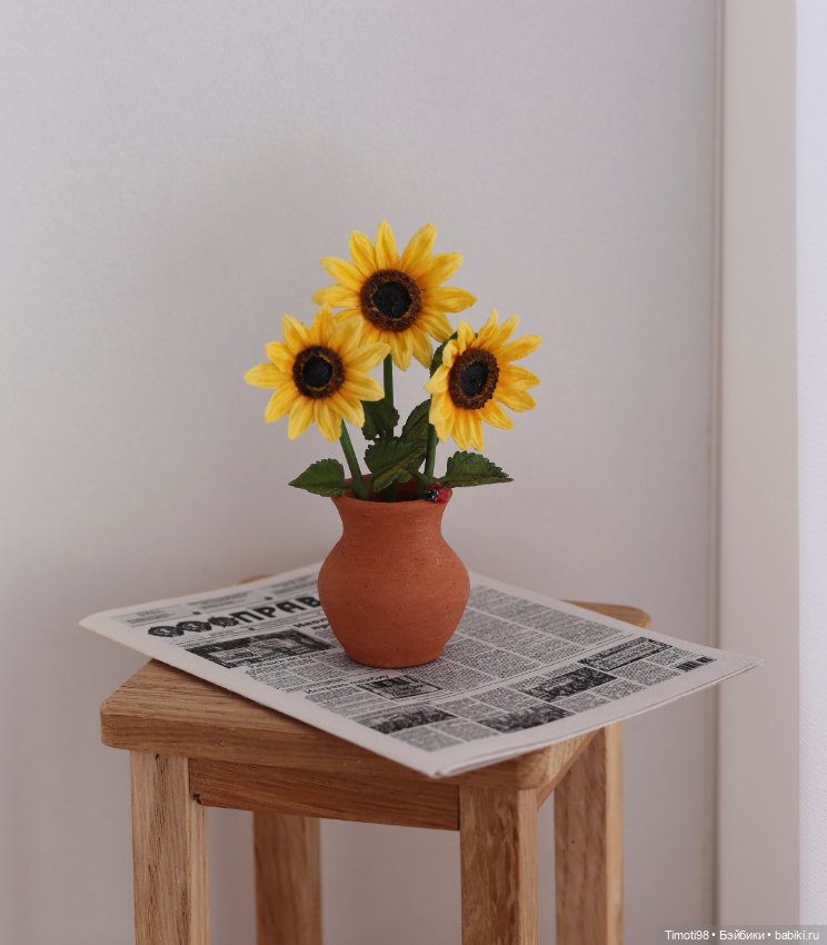 Подсолнухи в кувшине — Миниатюра для кукол