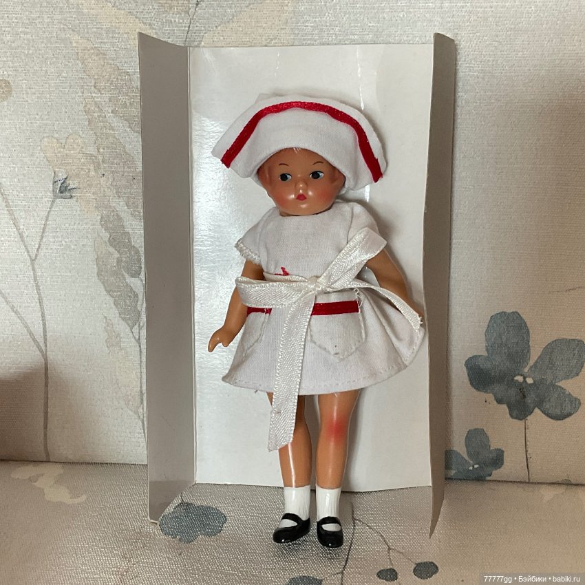 Задумчивая медсестра — Игровые куклы (фото 3)