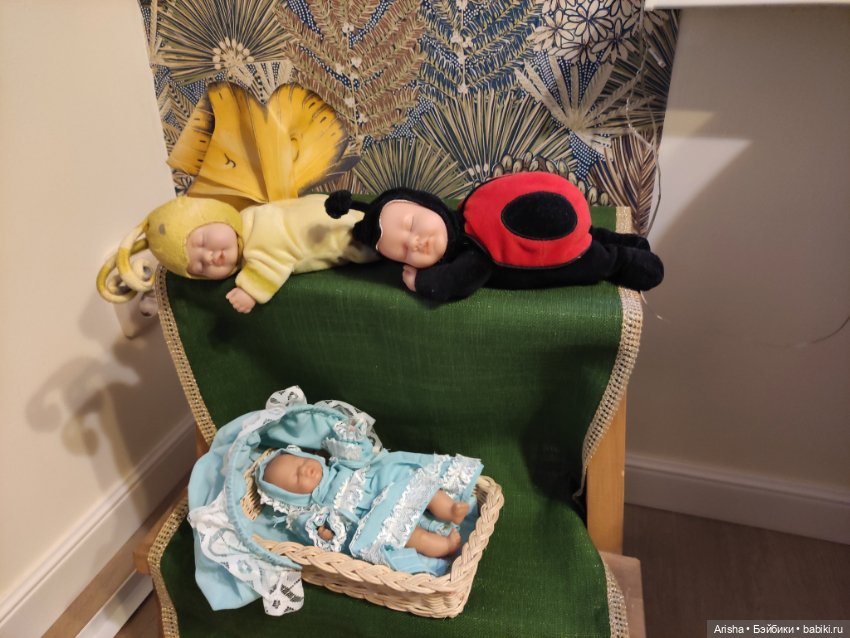 Бабочка, Божья коровка и сплюшка в кроватке