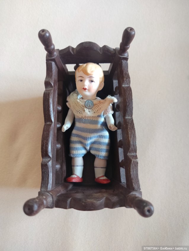 Бретонская колыбелька с куколкой