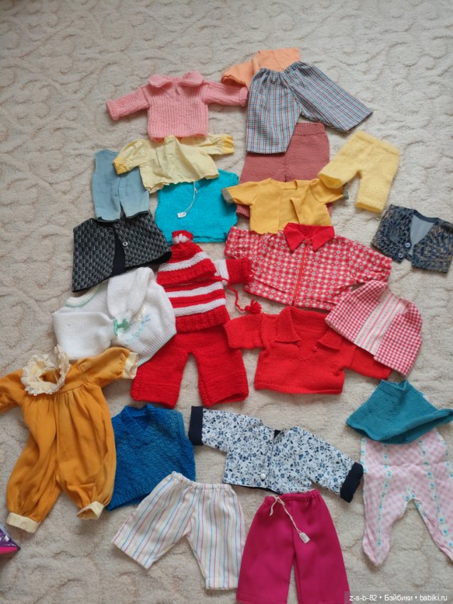 Большой лот винтажной одежды для кукол