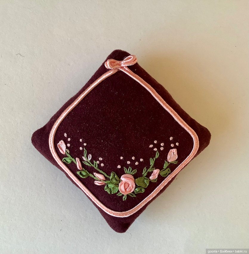 Интерьерная подушечка для кукол от 35см