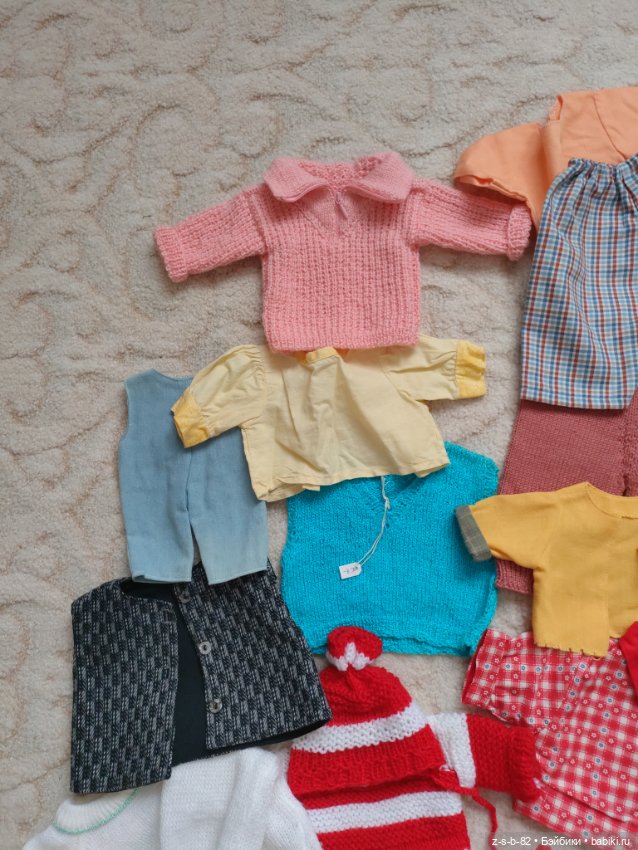 Большой лот винтажной одежды для кукол (фото 2)