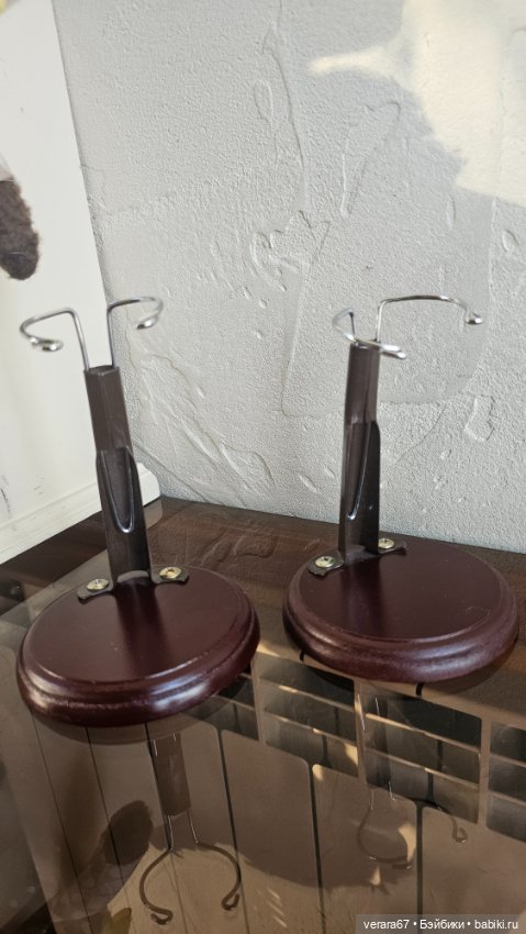 Стенды дерево для кукол 20-35 см