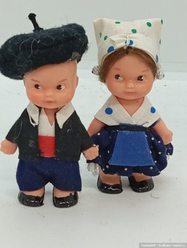 Пара миниатюрных кукол Испания