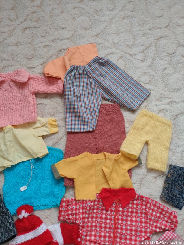 Большой лот винтажной одежды для кукол (фото 3)
