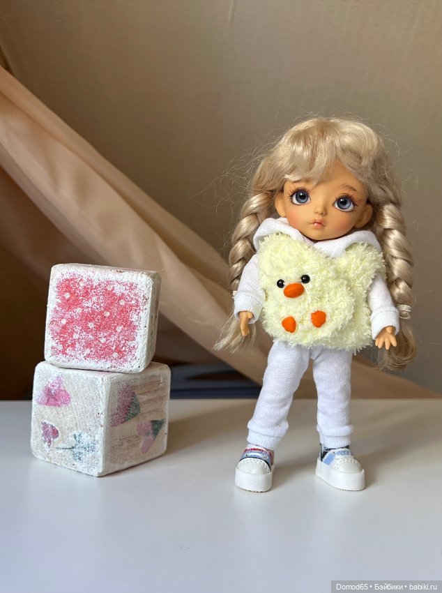 Безрукавки на желтую лати и кукол подобного размера-16 см