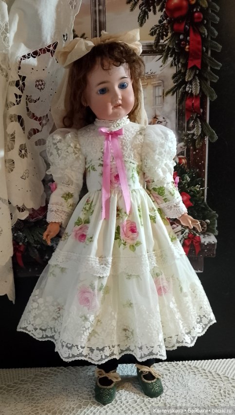 Нарядное сатиновое платье для антикварных кукол и реплик ориентировочно 60-70см роста (фото 5)